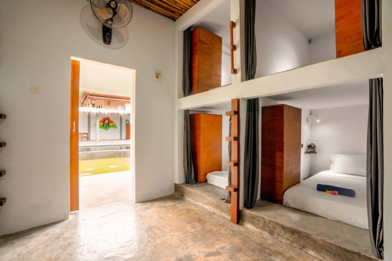 Waiwas Hostel Kuta  Ngoại thất bức ảnh
