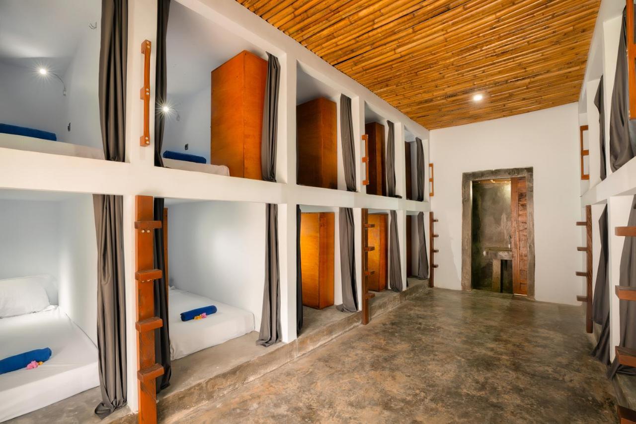 Waiwas Hostel Kuta  Ngoại thất bức ảnh
