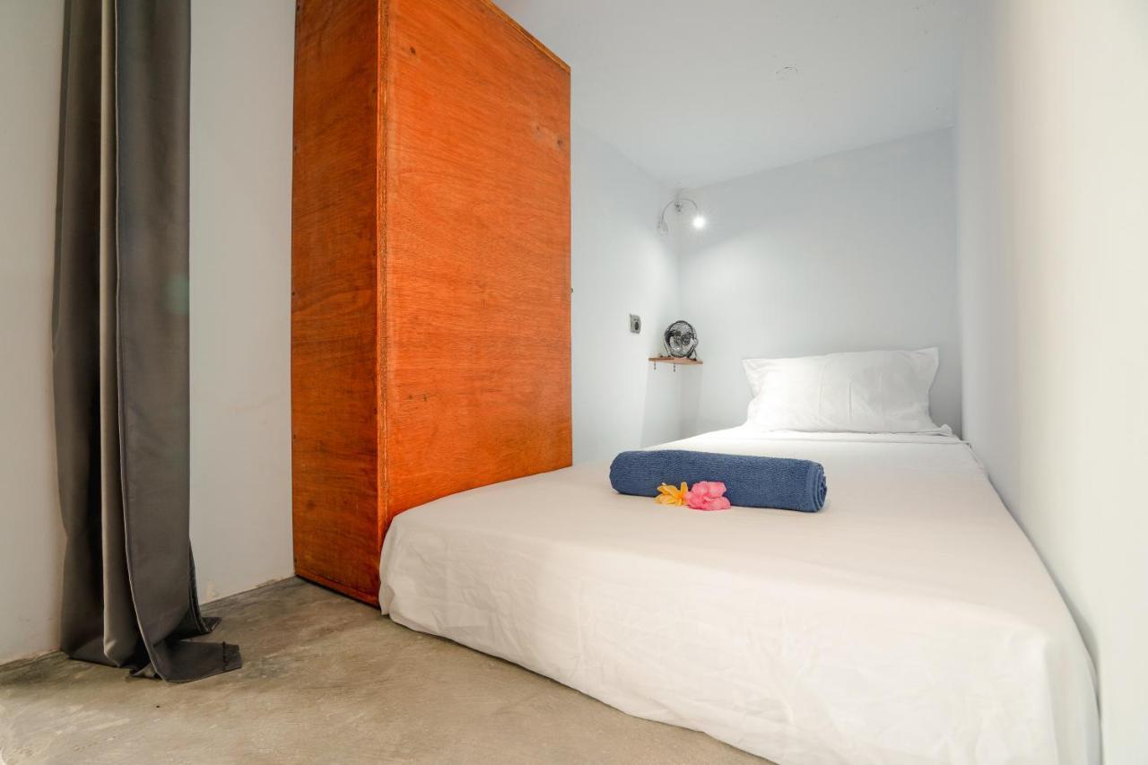 Waiwas Hostel Kuta  Ngoại thất bức ảnh