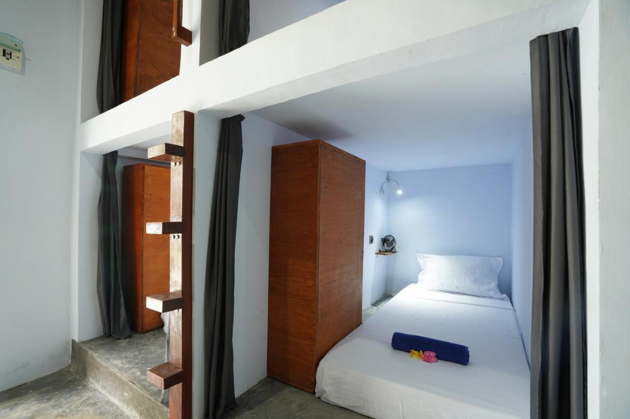 Waiwas Hostel Kuta  Ngoại thất bức ảnh